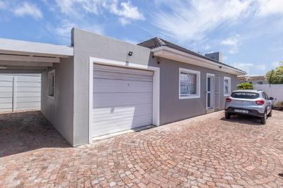 House For Sale in Heathfield, Cape Town