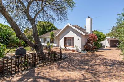 House For Rent in Meadowridge, Cape Town