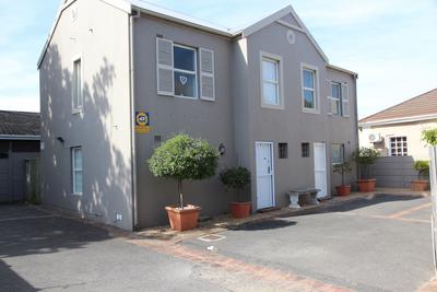 Duplex For Rent in Wynberg, Cape Town