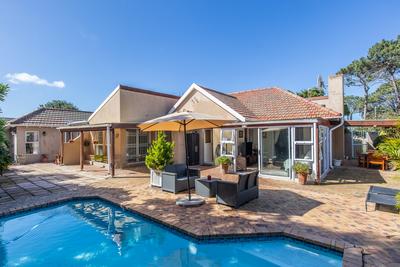 House For Sale in Meadowridge, Cape Town