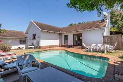 House For Sale in Meadowridge, Cape Town
